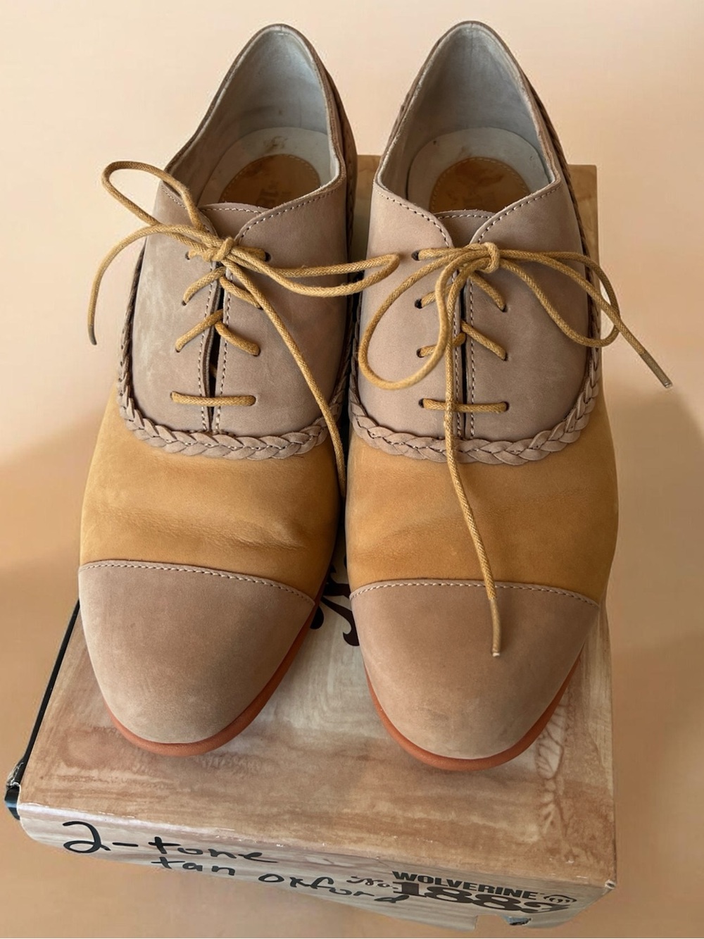 Wolverine Two-Tone Tan and Beige Leather Oxfords